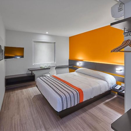 City Express Junior By Marriott Leon Centro De Convenciones Luaran gambar