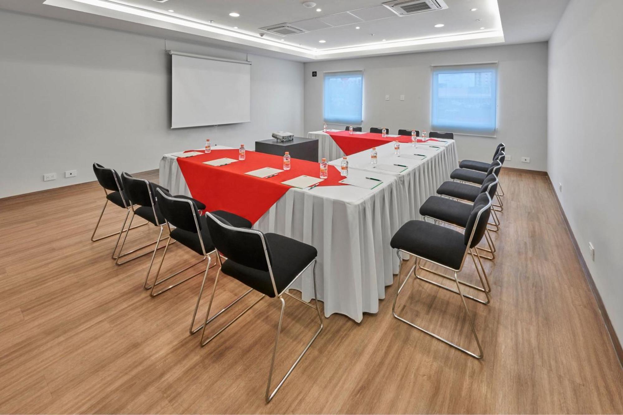 City Express Junior By Marriott Leon Centro De Convenciones Luaran gambar