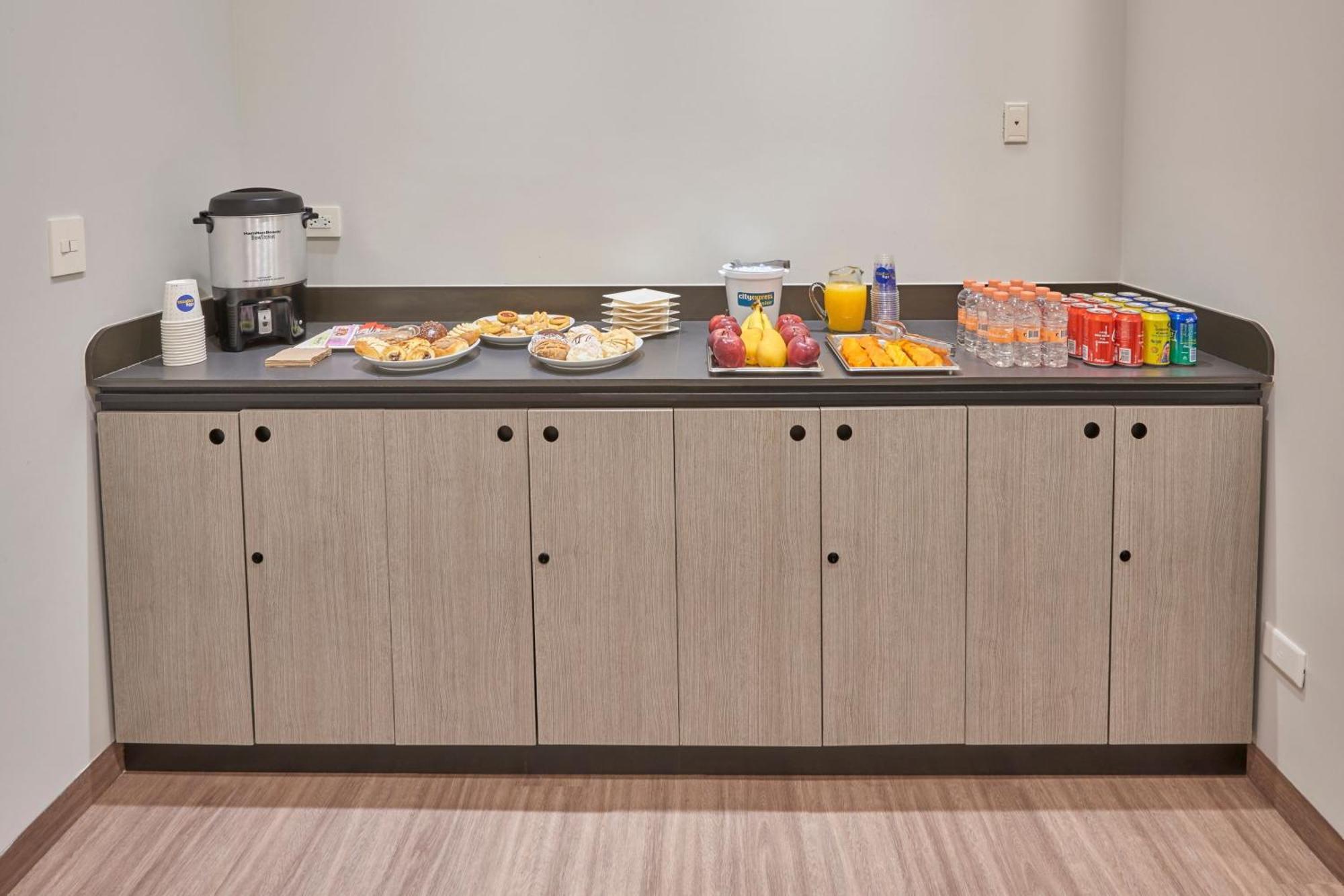 City Express Junior By Marriott Leon Centro De Convenciones Luaran gambar