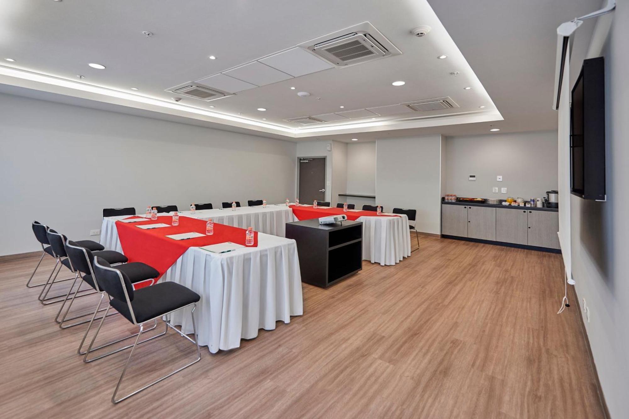 City Express Junior By Marriott Leon Centro De Convenciones Luaran gambar