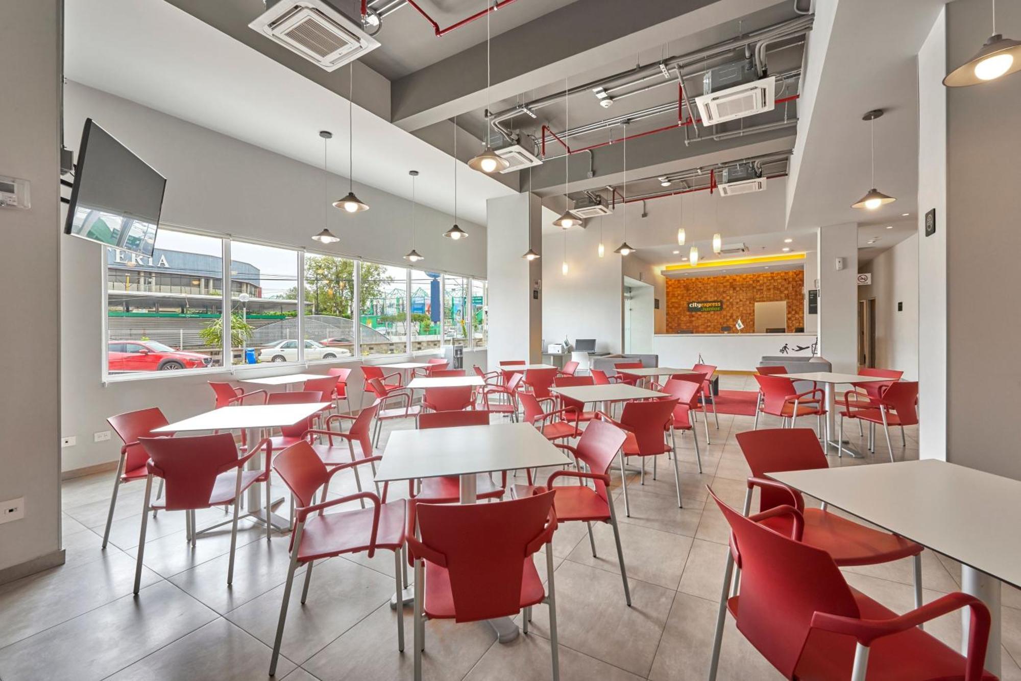 City Express Junior By Marriott Leon Centro De Convenciones Luaran gambar
