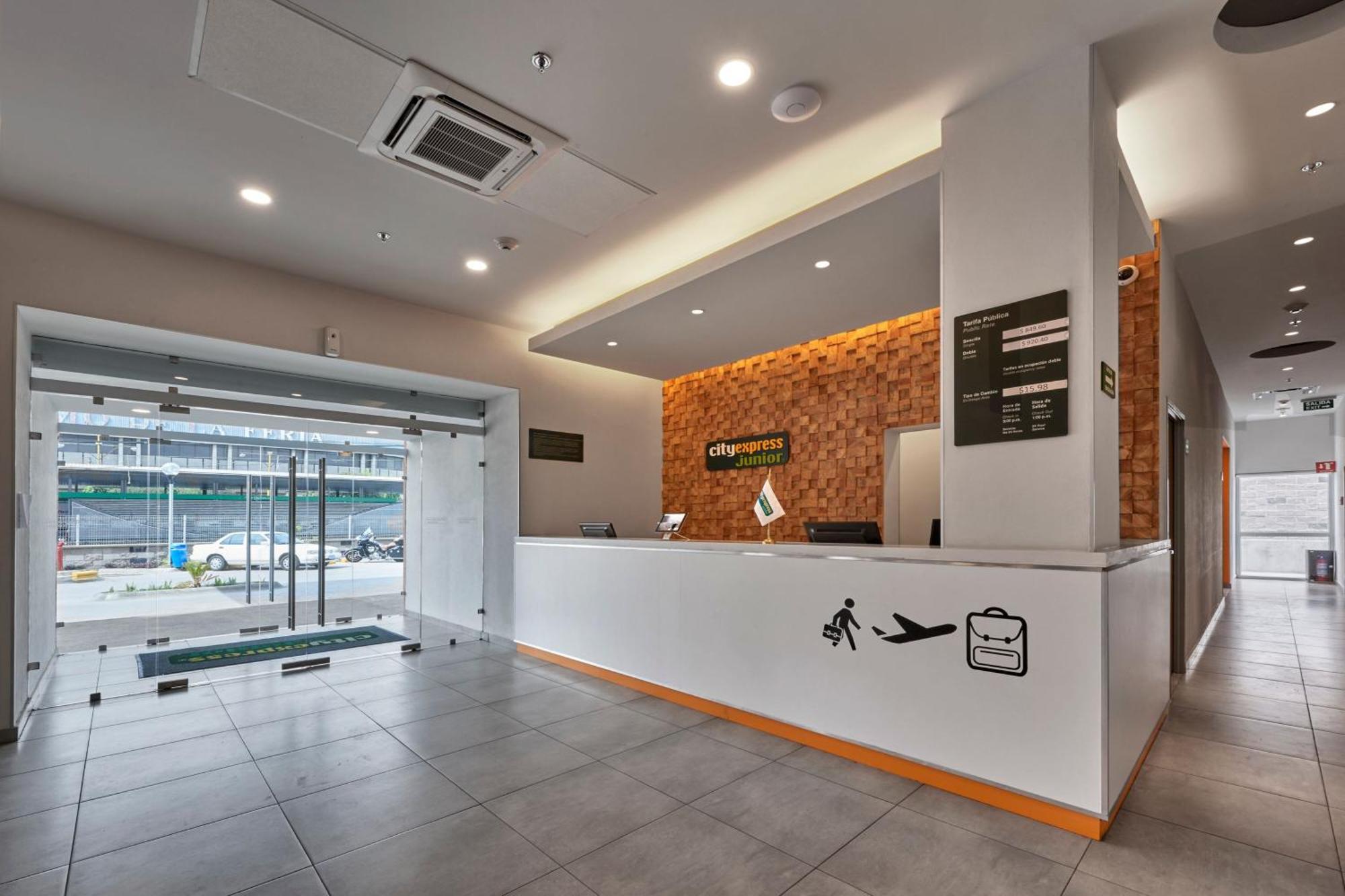 City Express Junior By Marriott Leon Centro De Convenciones Luaran gambar