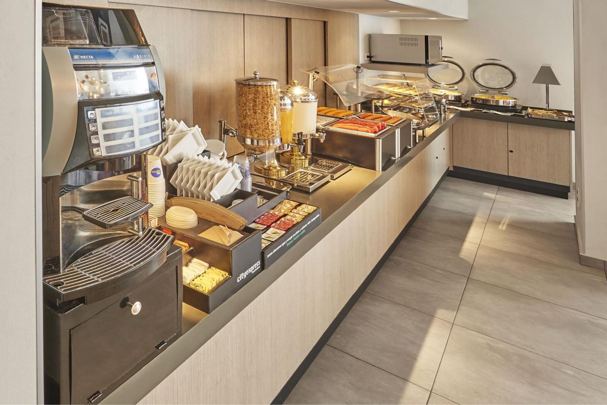 City Express Junior By Marriott Leon Centro De Convenciones Luaran gambar