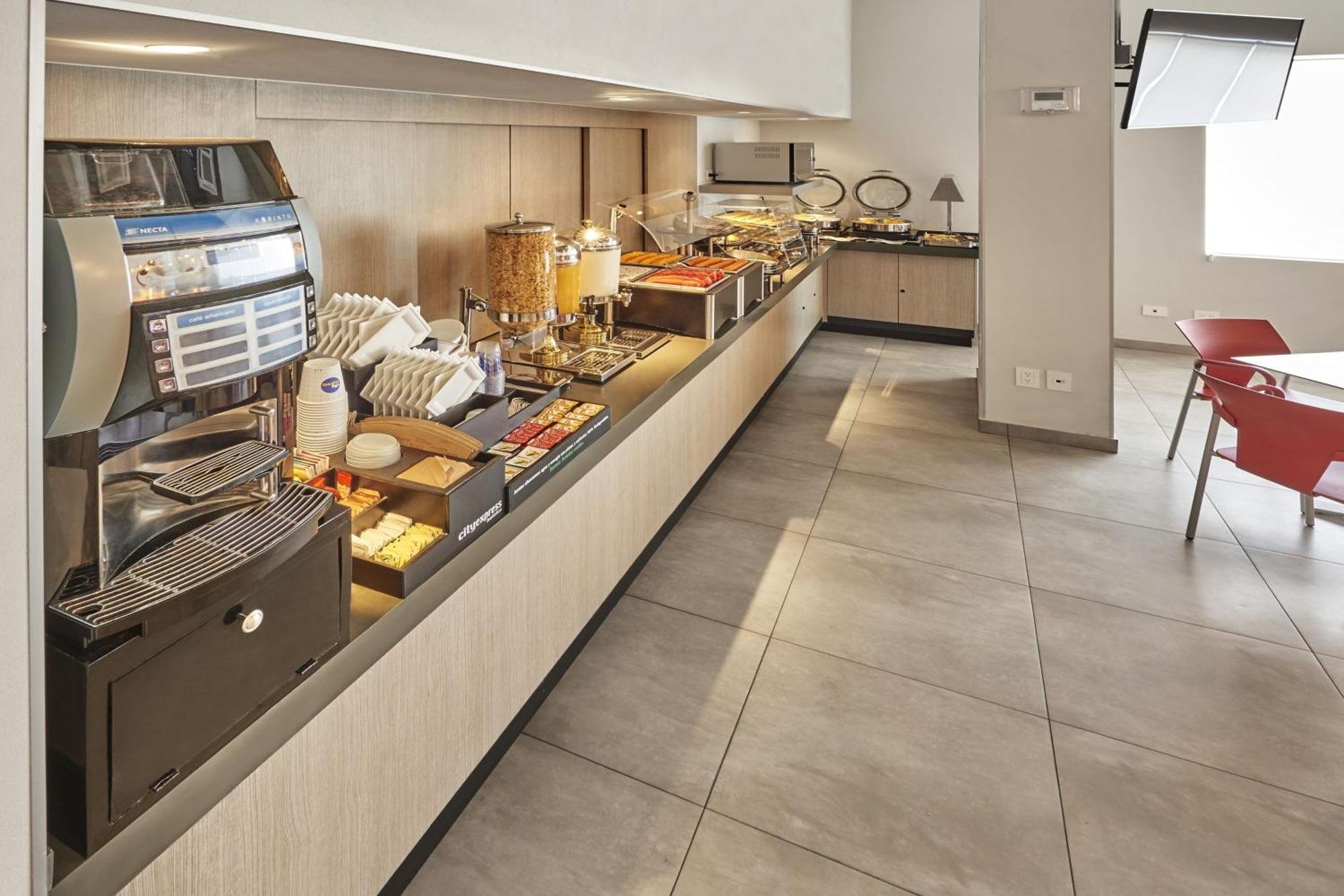 City Express Junior By Marriott Leon Centro De Convenciones Luaran gambar